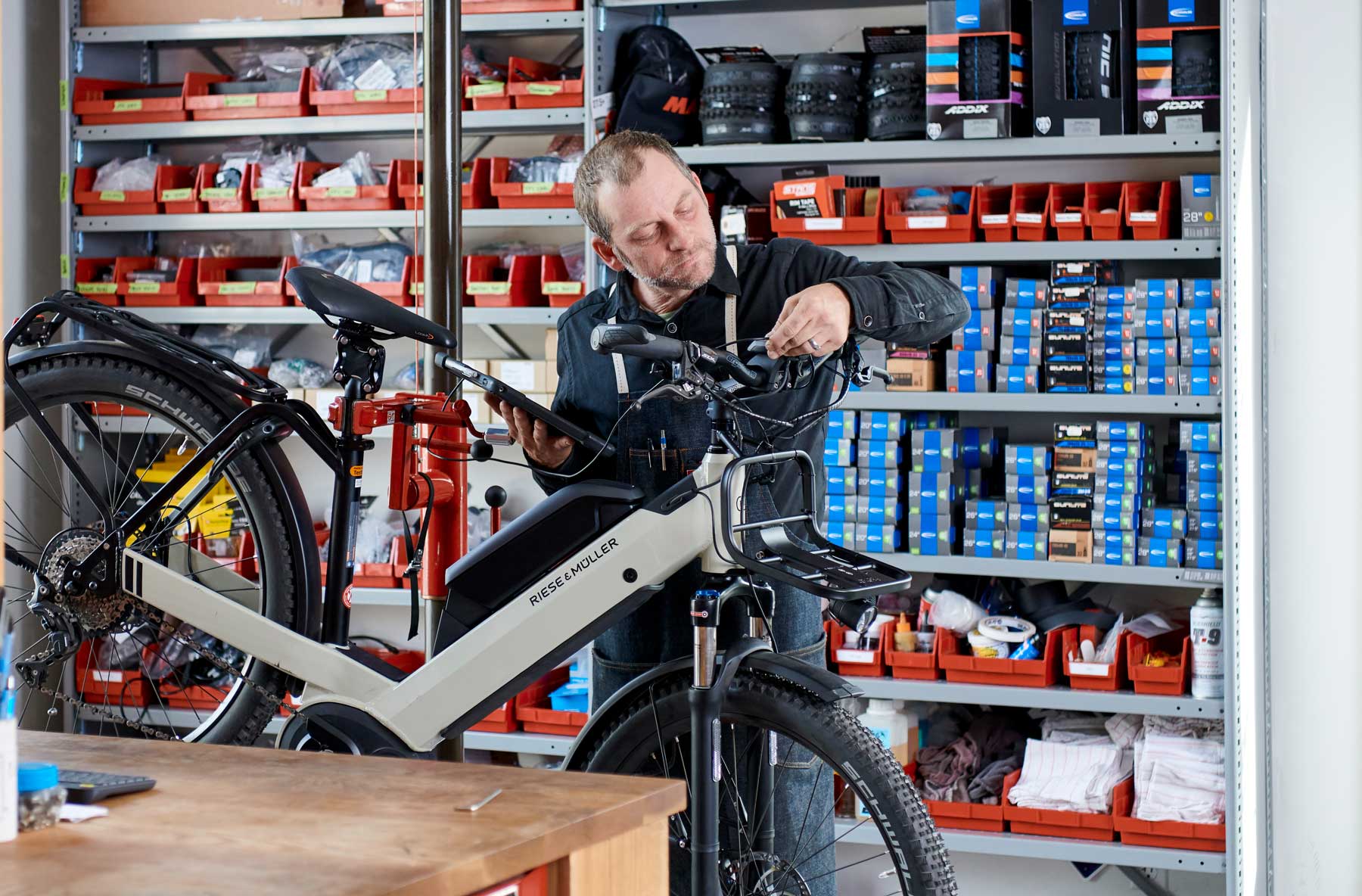 repair bicycle