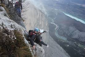 Go BASE Jumping